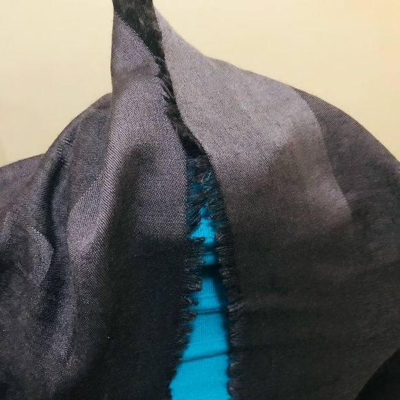 Salvadore Ferragamo Scarf/Shawl. 72” By 30”. 100% Cashmere. Long. - Picture 10 of 15